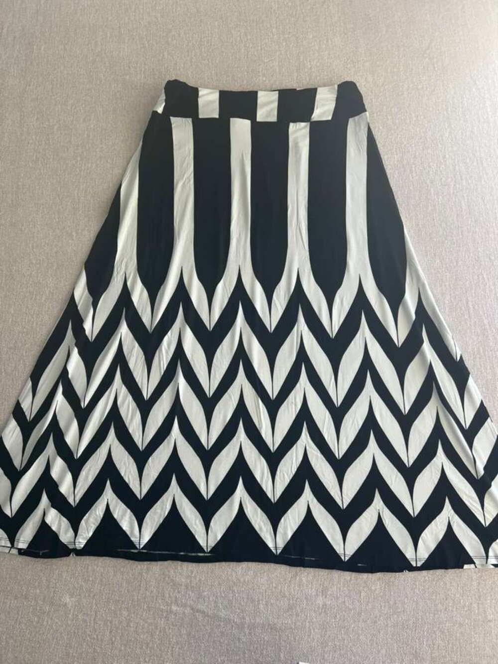 Sabrina Lauren New York XL Black White Chevron Maxi Skirt NWT - Picture 3 of 6